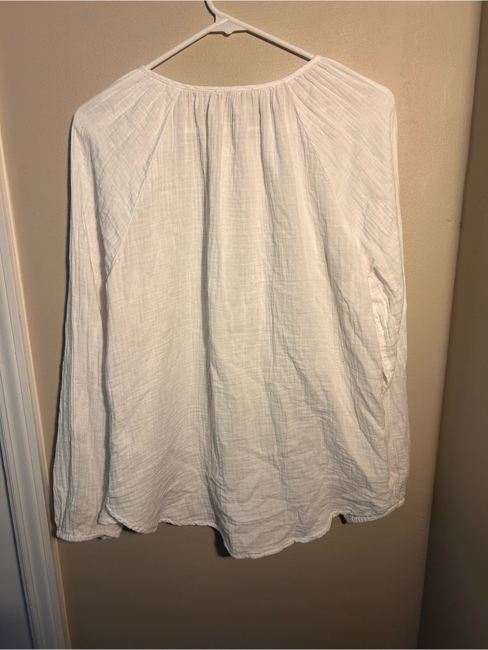 QUINCE WHITE GAUZE COLLARLESS BUTTON UP PEASANT TOP SIZE MEDIUM - Picture 6 of 8